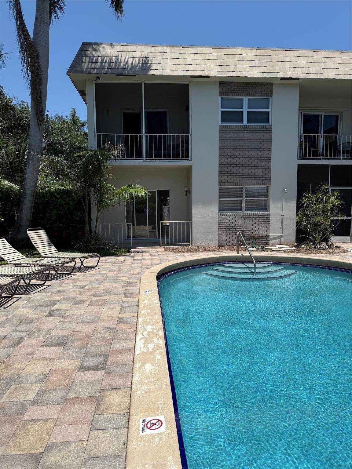 1581 34th Ct - Photo 1