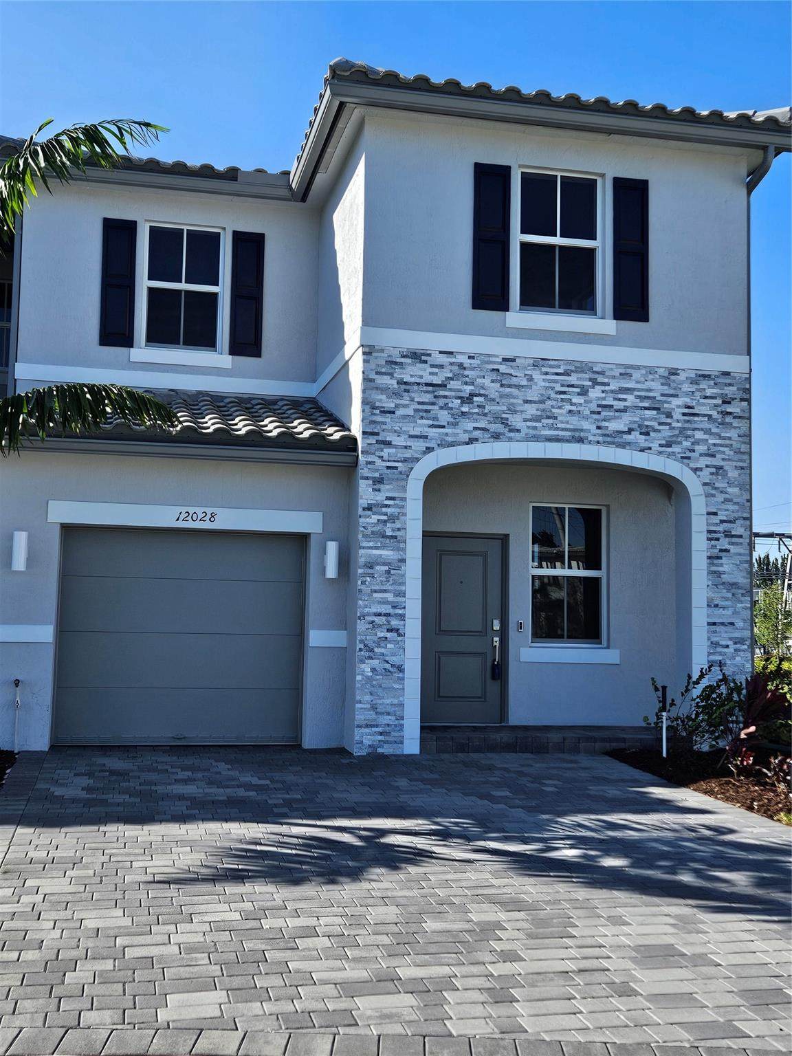 12028 46th St - Photo 1