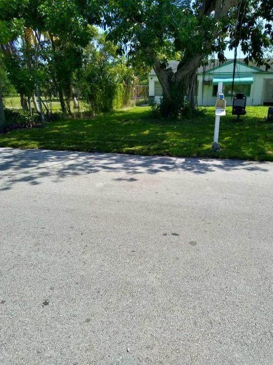 1464 28th Way - Photo 1