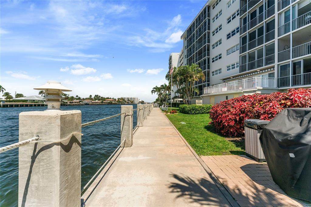 615 Riverside Dr - Photo 1