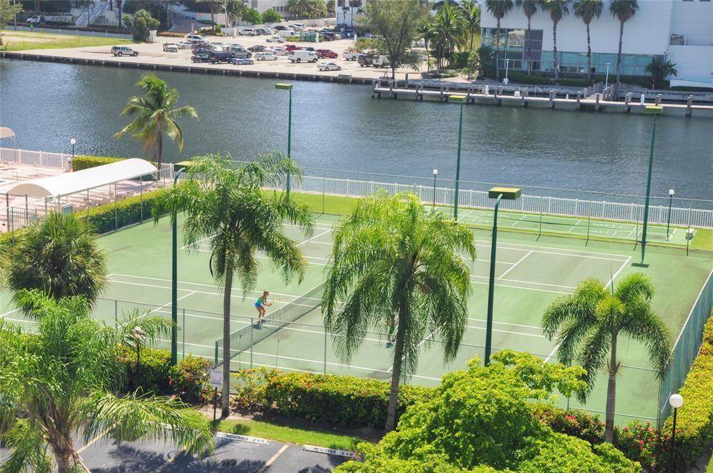 400 Leslie Dr. - Photo 1