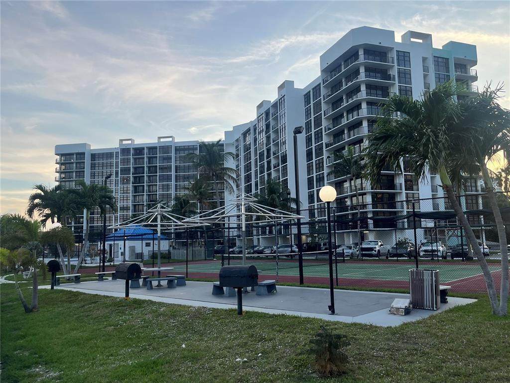 200 Leslie Dr - Photo 1
