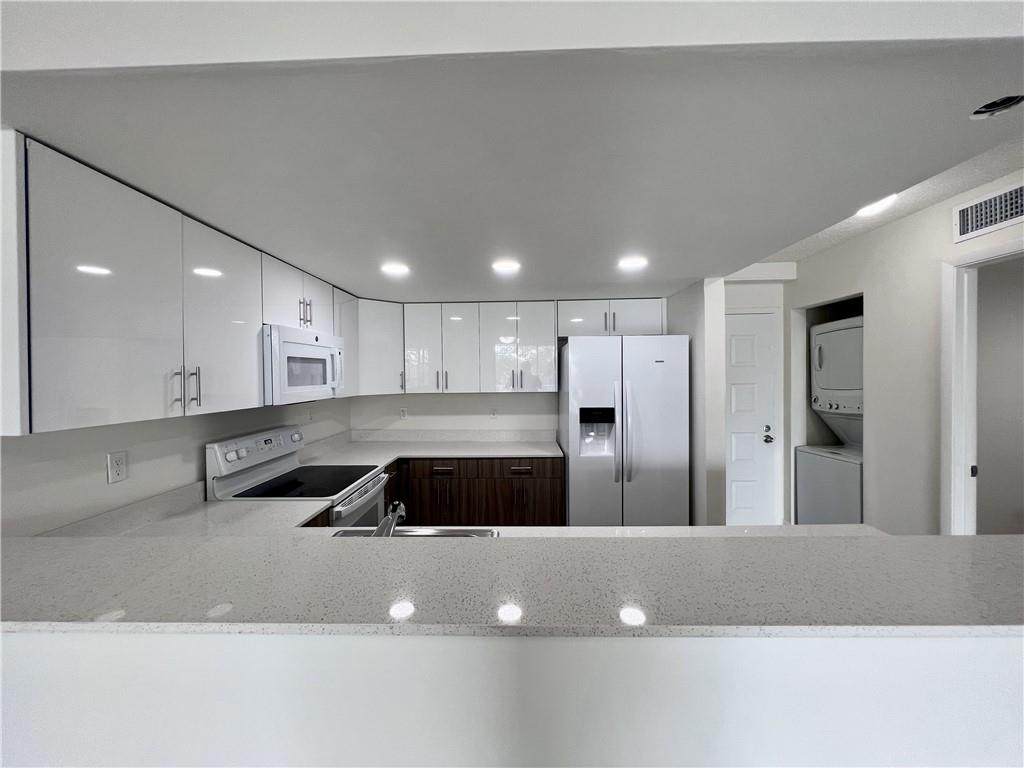 18335 68 Ave - Photo 1