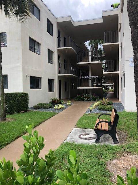 5100 Las Verdes - Photo 1