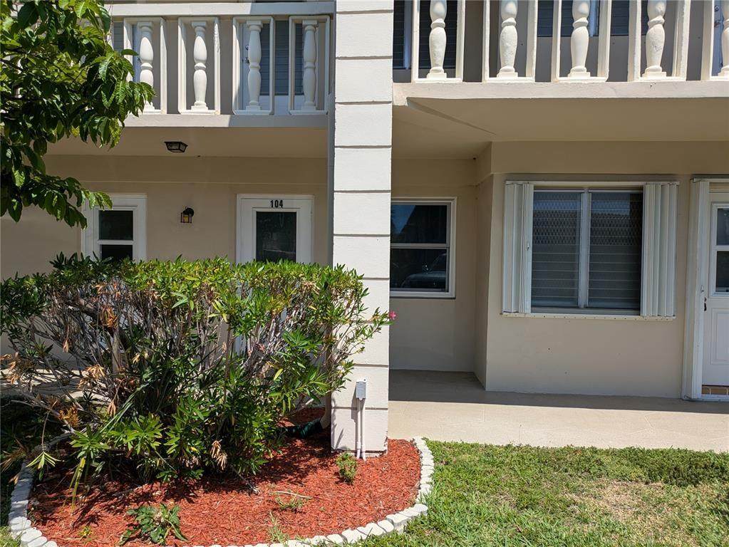 2115 42nd Court - Photo 1