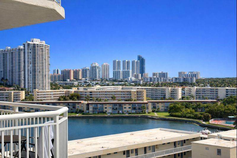 18031 Biscayne Boulevard - Photo 1