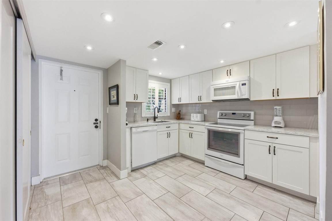 9460 Sunrise Lakes - Photo 1