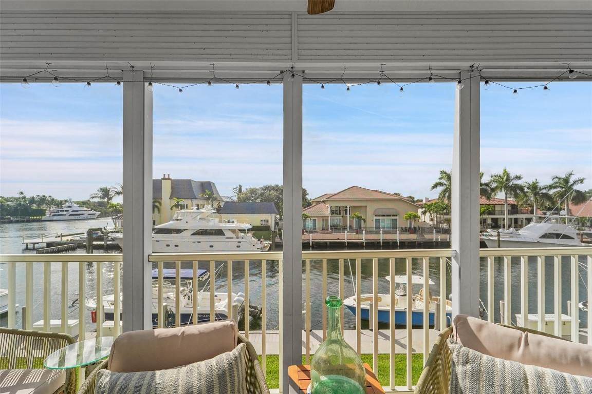 3050 48th Court - Photo 1