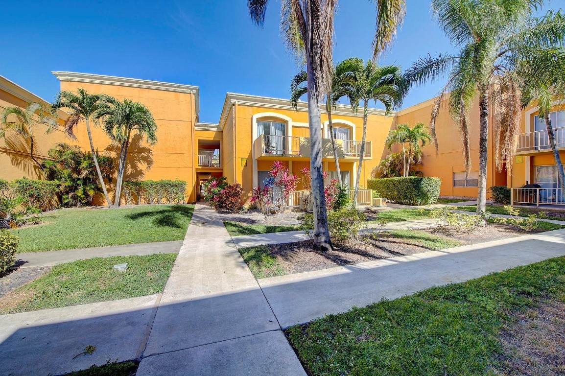 18111 68th - Photo 1