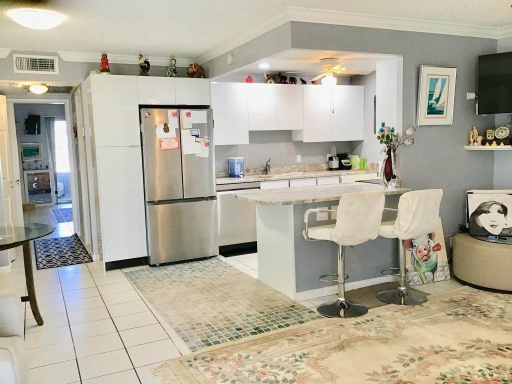 3024 Cambridge B - Photo 1