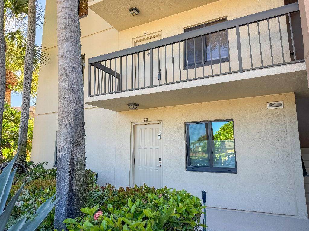 901 Seafarer Circle - Photo 1