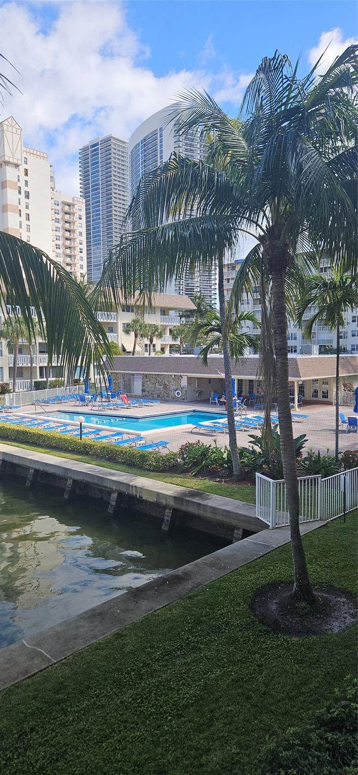https://bt-photos.global.ssl.fastly.net/beaches/1280_boomver_1_F10551188-2.jpg