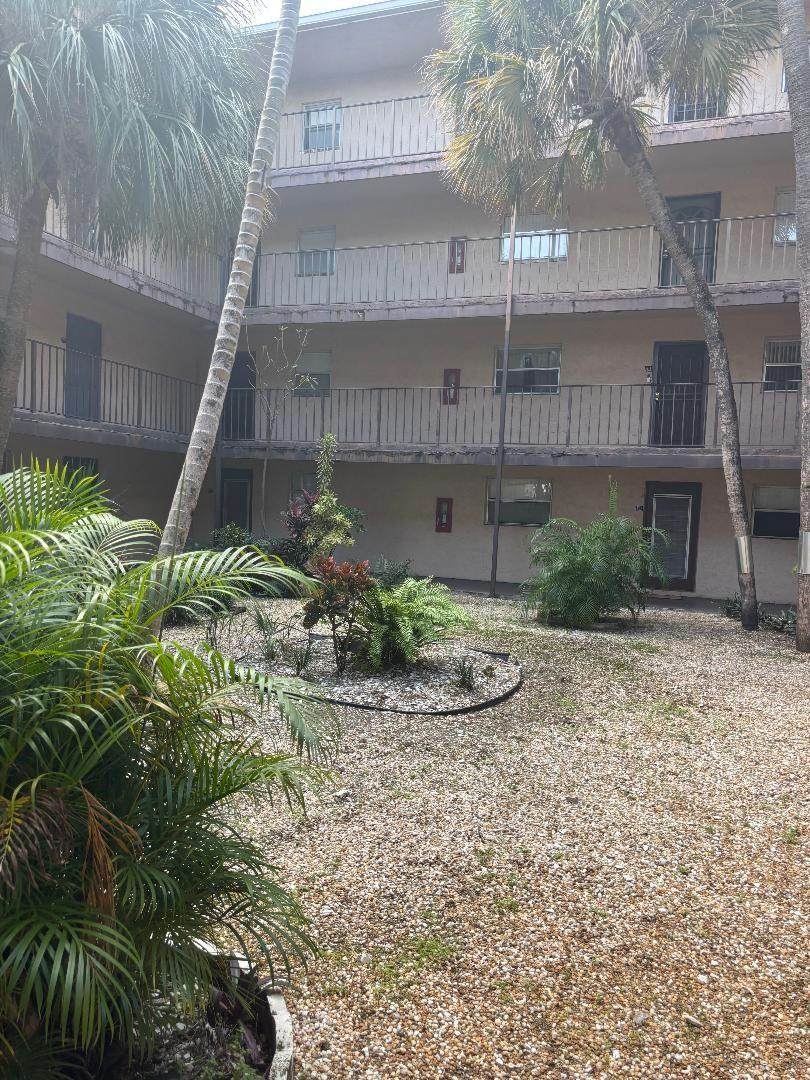 2840 Somerset Drive - Photo 1