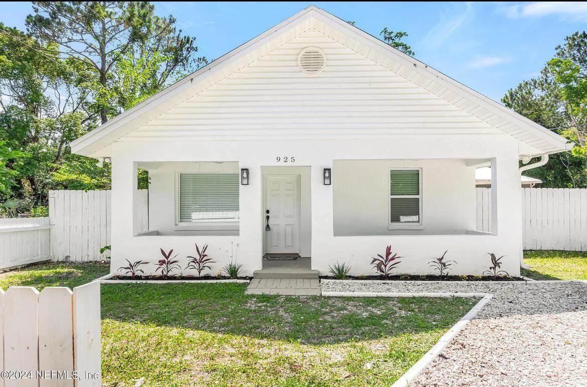 925 St. John Street - Photo 1