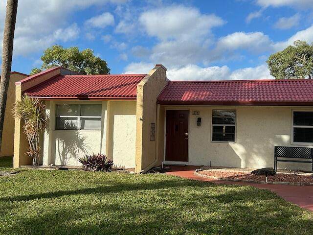 435 Lake Helen Drive - Photo 1
