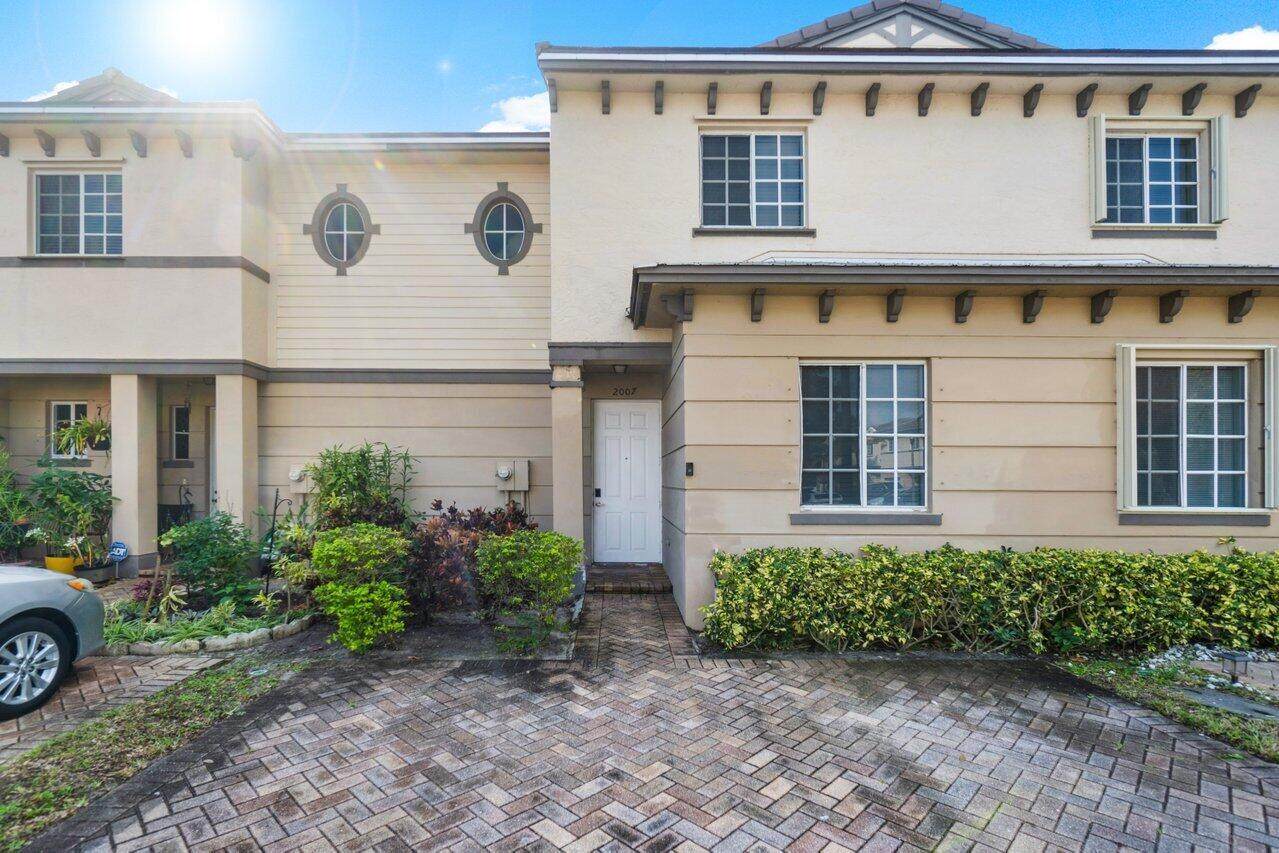 2007 Nassau Drive - Photo 1