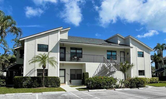 1303 Clubhouse Circle - Photo 1