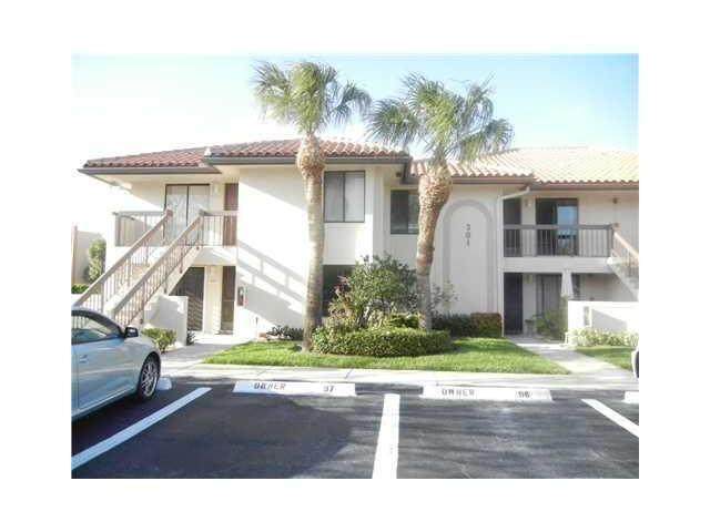 301 Club Circle - Photo 1