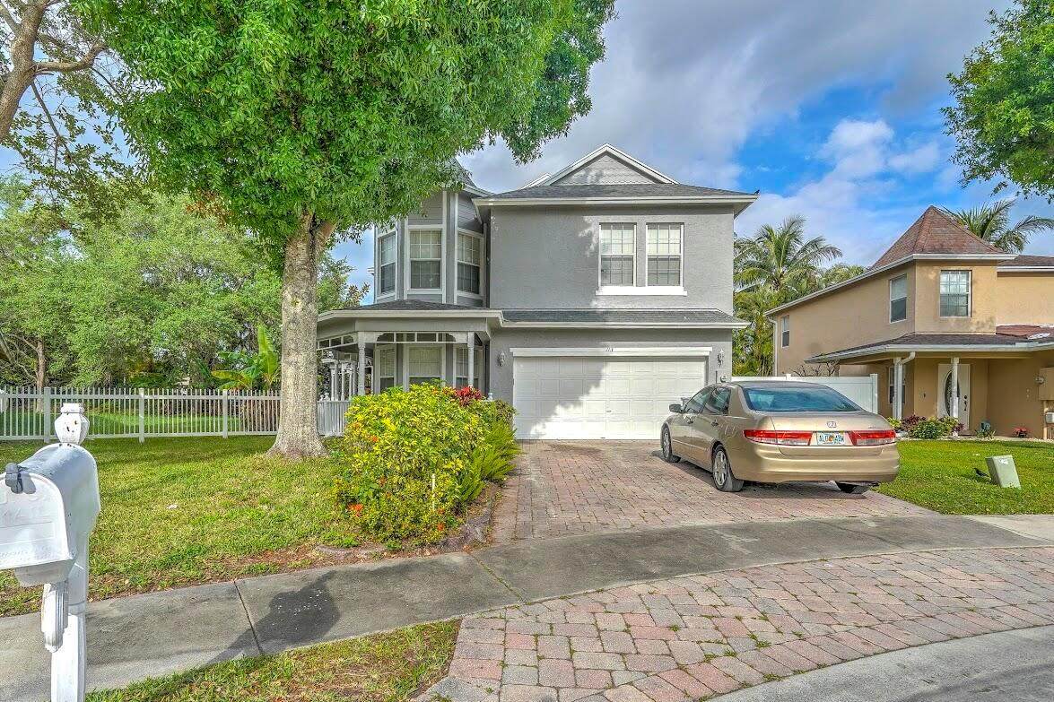 113 Country Club Way - Photo 1