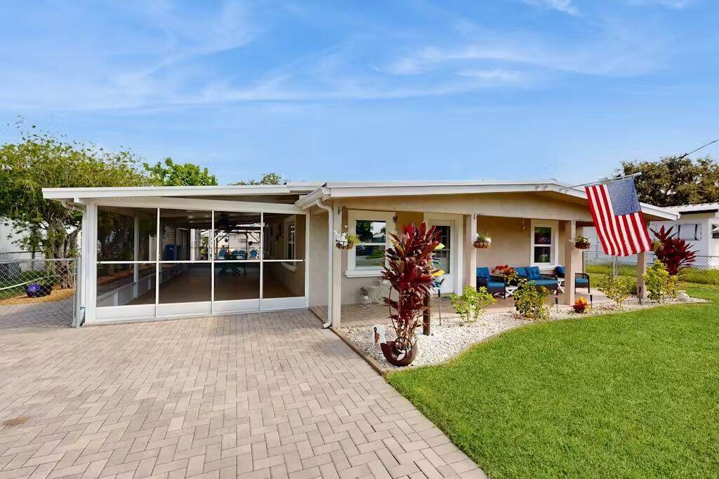 1553 Chobee Street - Photo 1