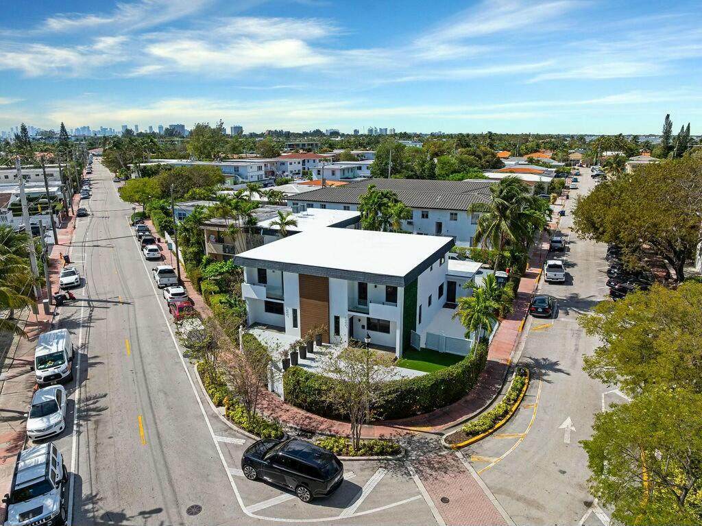 7996 Crespi Boulevard - Photo 1