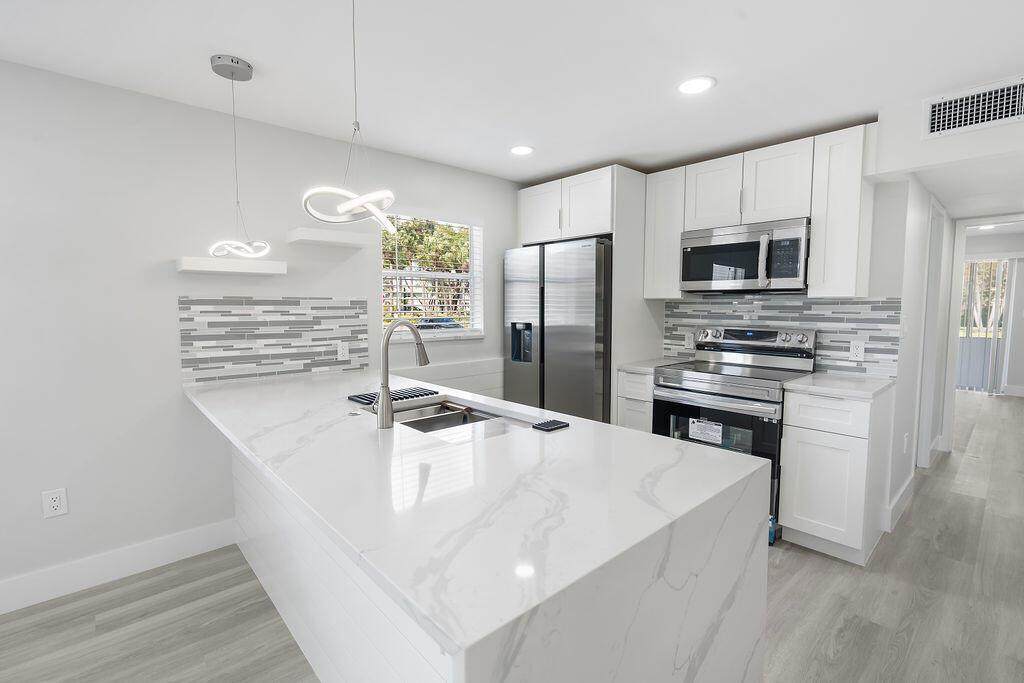 385 Flanders I - Photo 1