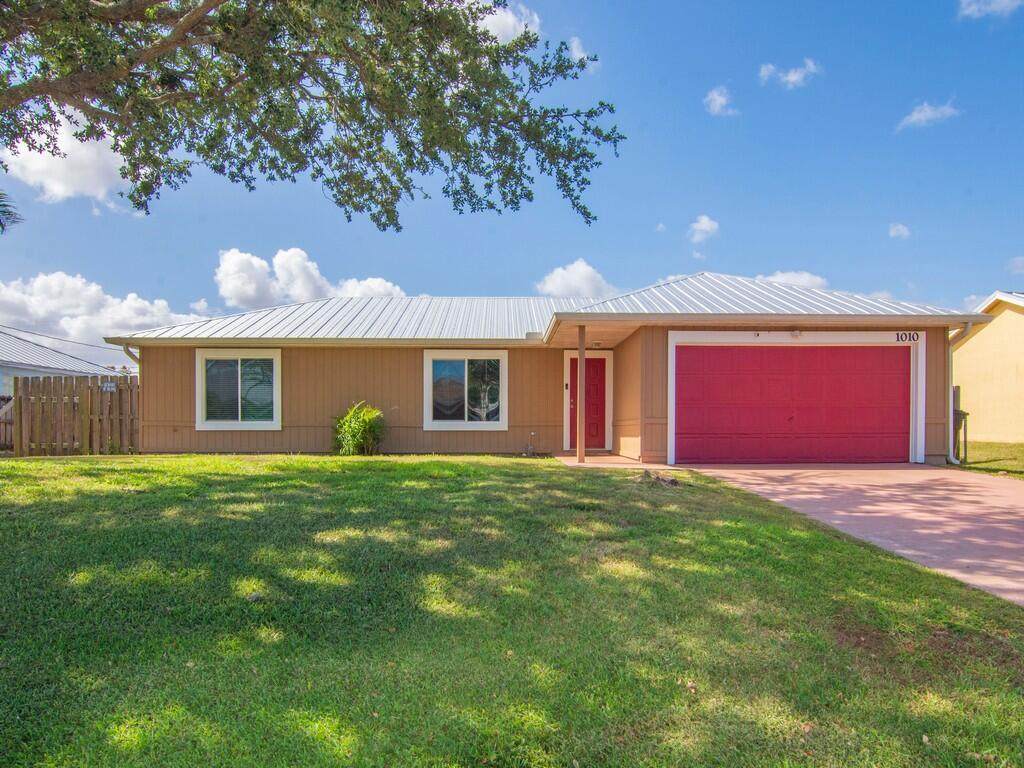 1010 Versailles Avenue - Photo 1