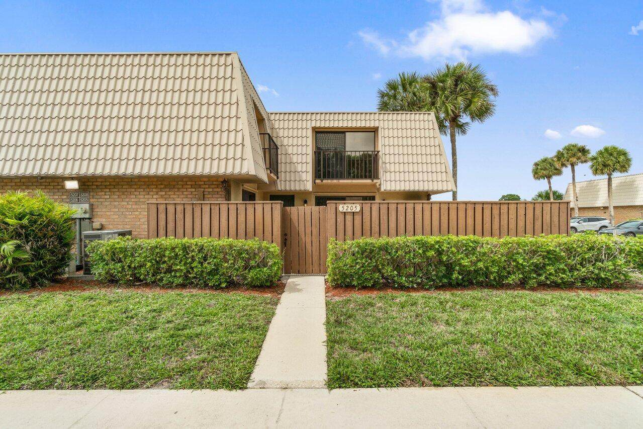 5205 52nd Way - Photo 1