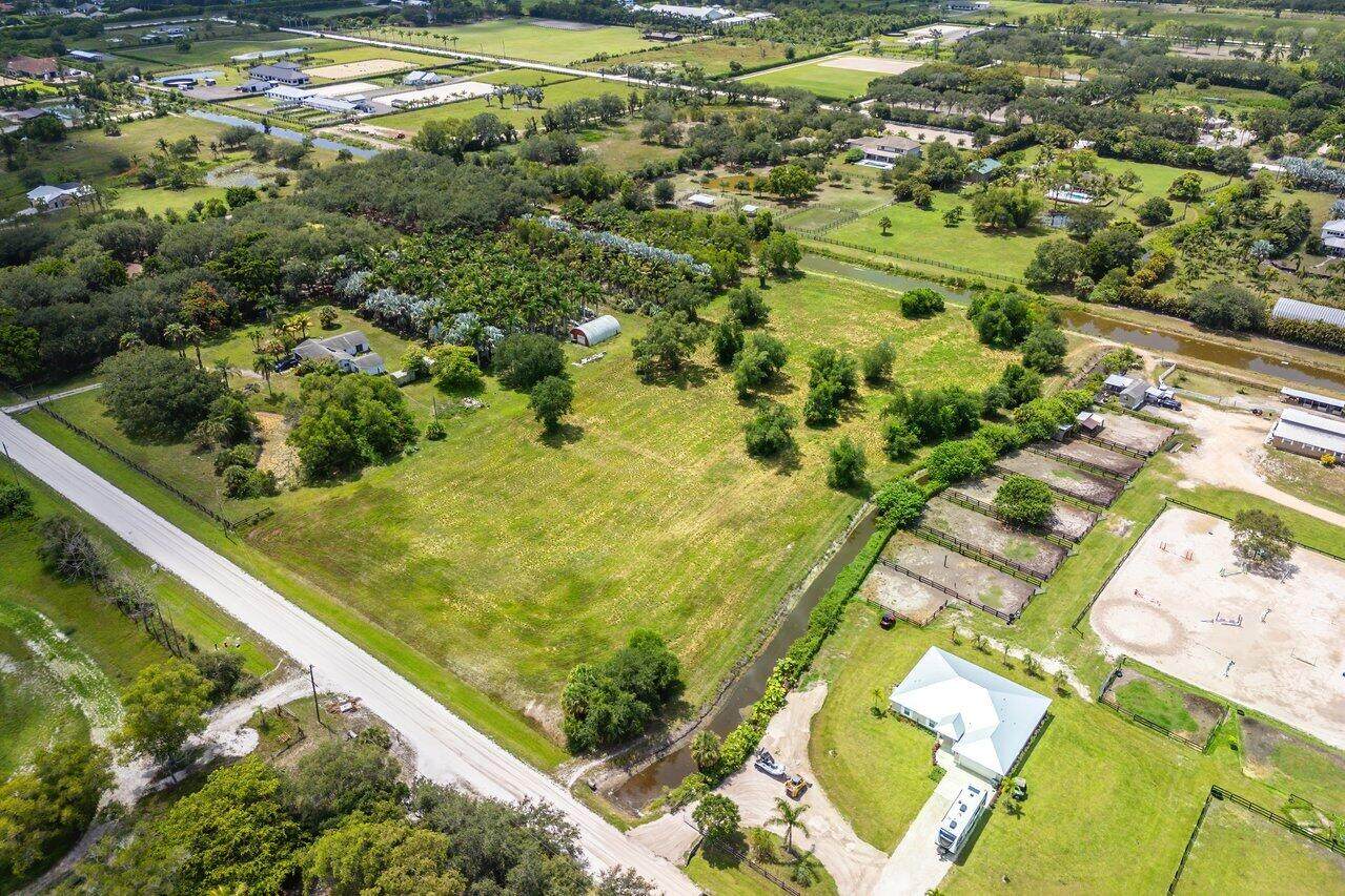 https://bt-photos.global.ssl.fastly.net/beaches/orig_boomver_1_R11099763-2.jpg