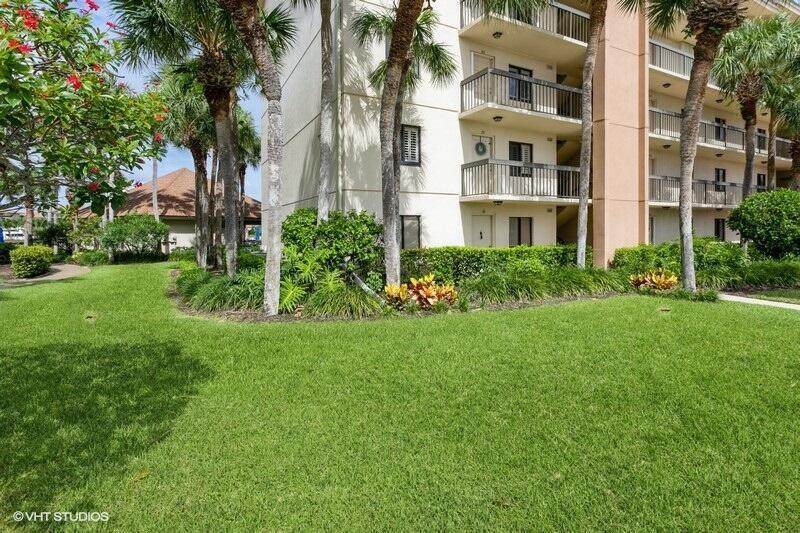 601 Seafarer Circle - Photo 1