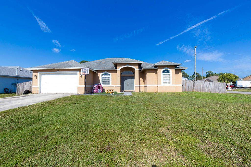 901 Versailles - Photo 1