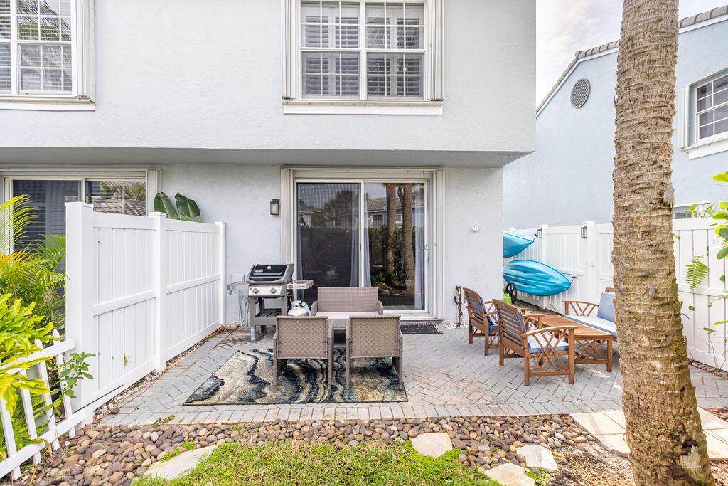 1038 Jeffery - Photo 1