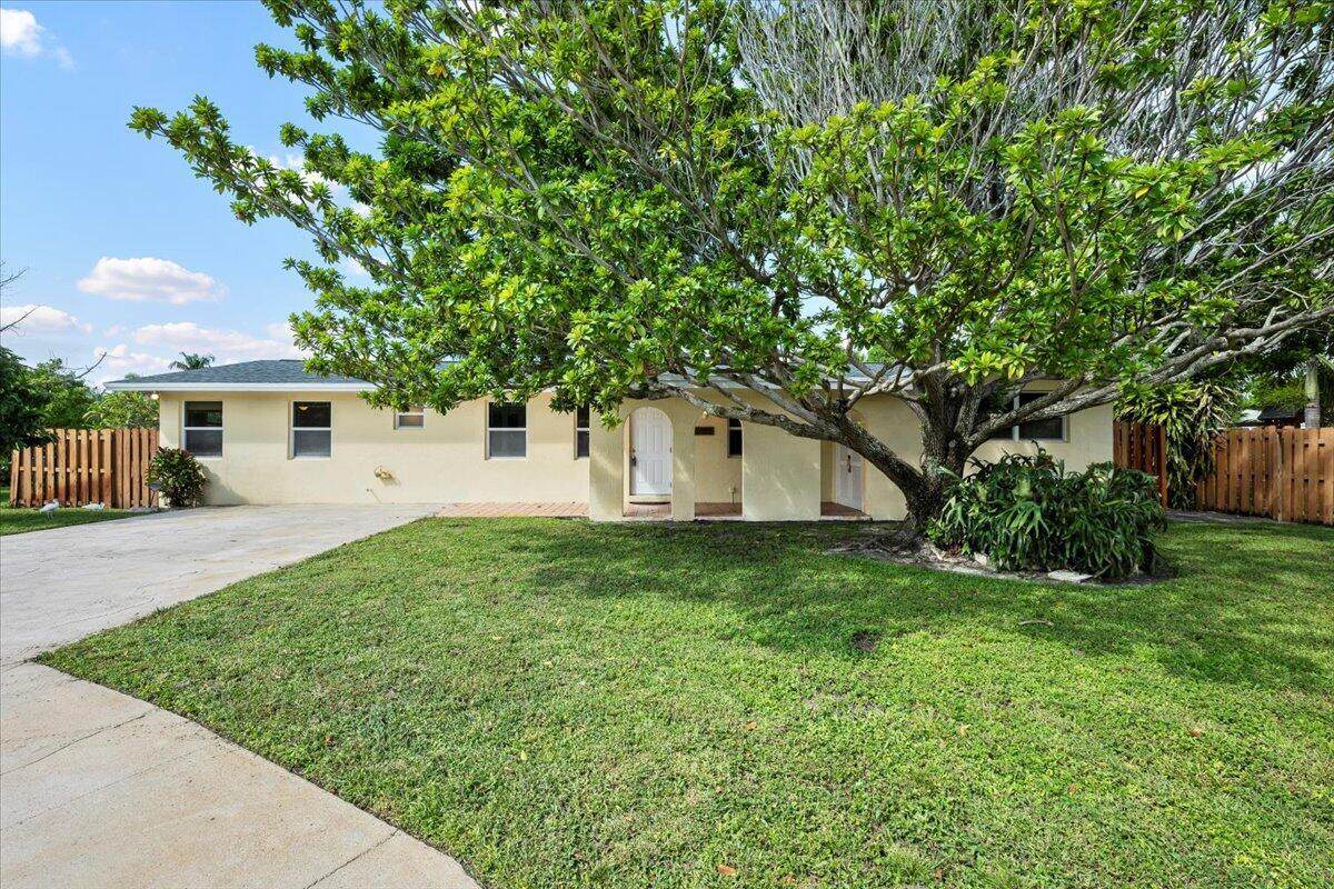 1409 Richard Lane - Photo 1