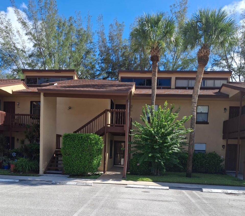 1303 Lakeview Drive - Photo 1