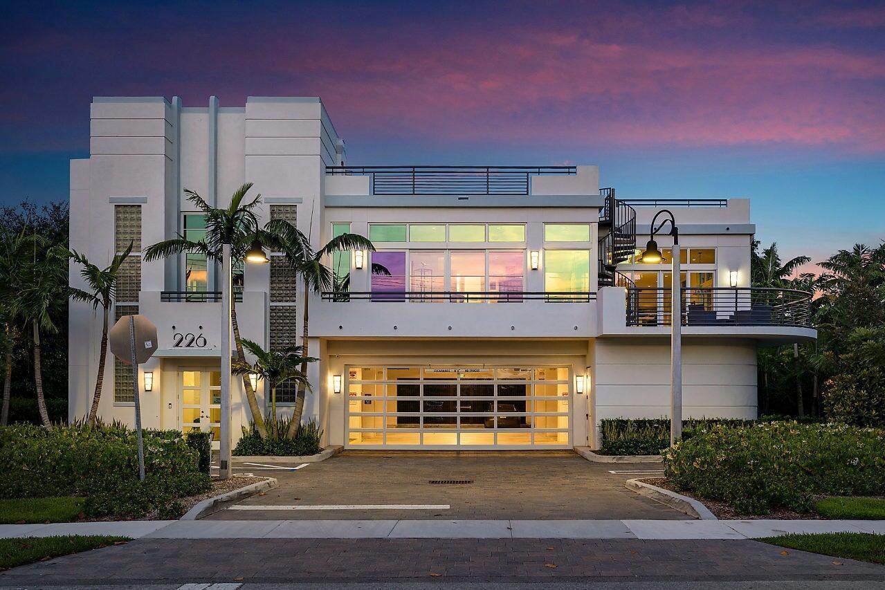 226 Palm Court - Photo 1