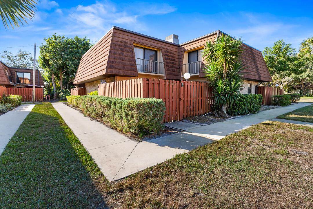 1402 Nebraska - Photo 1