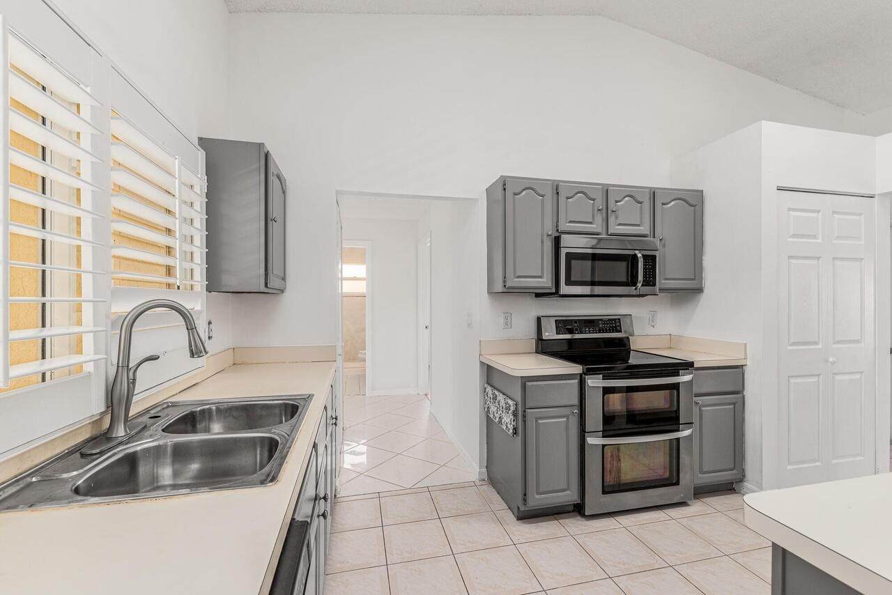 1126 Calmar Avenue - Photo 1