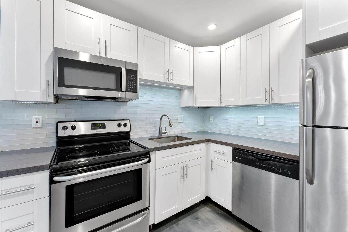 470 20th Street - Photo 1