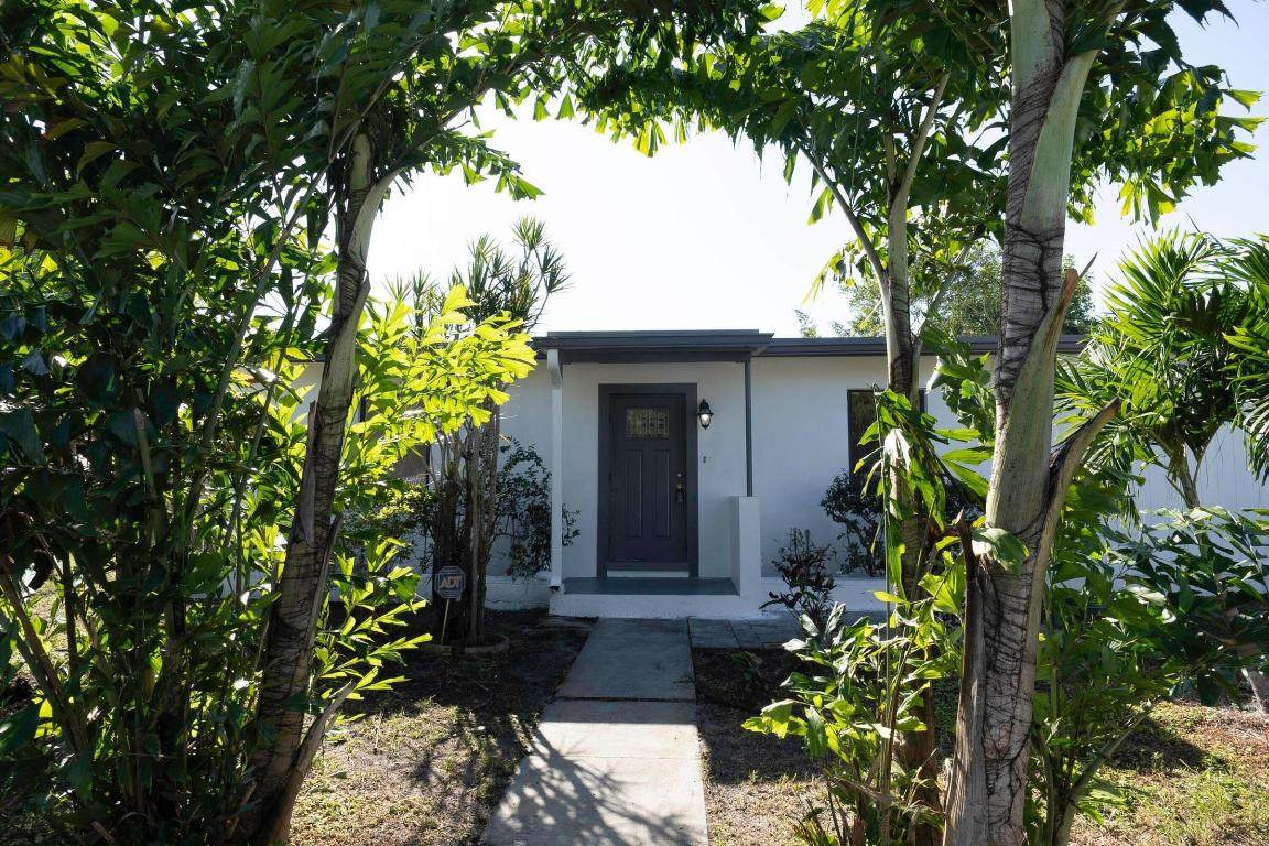 924 11th Court - Photo 1