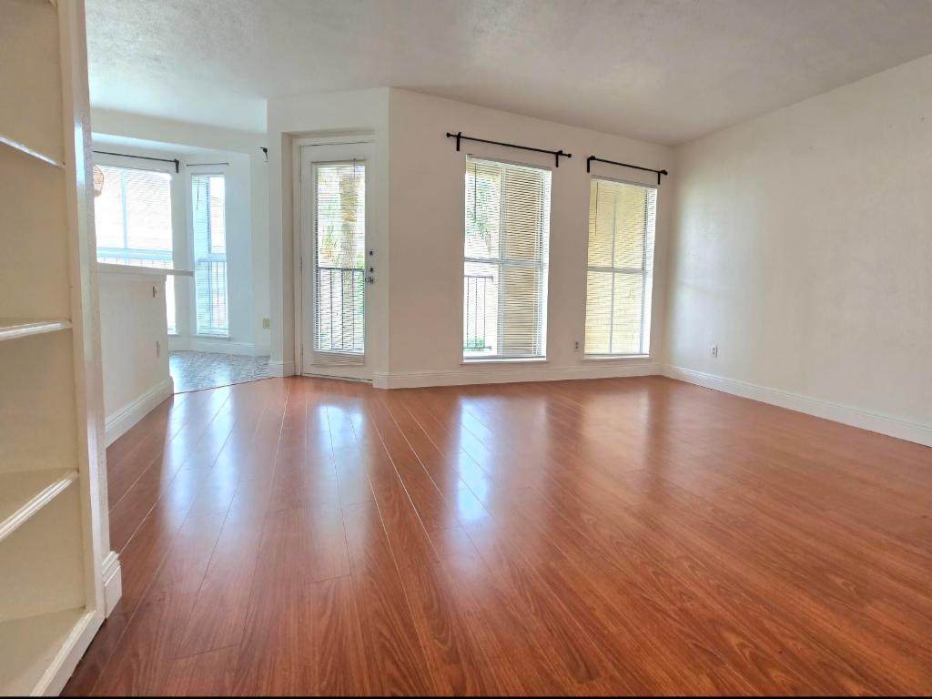977 Riverside Drive - Photo 1