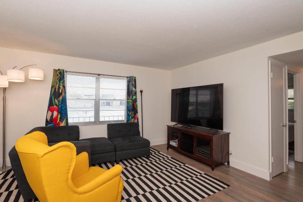 401 J Street - Photo 1