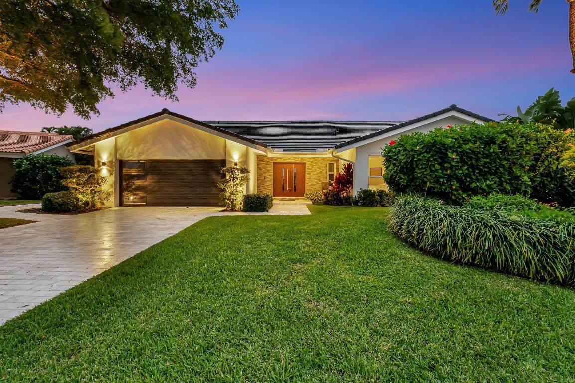 4911 Pineview Circle - Photo 1