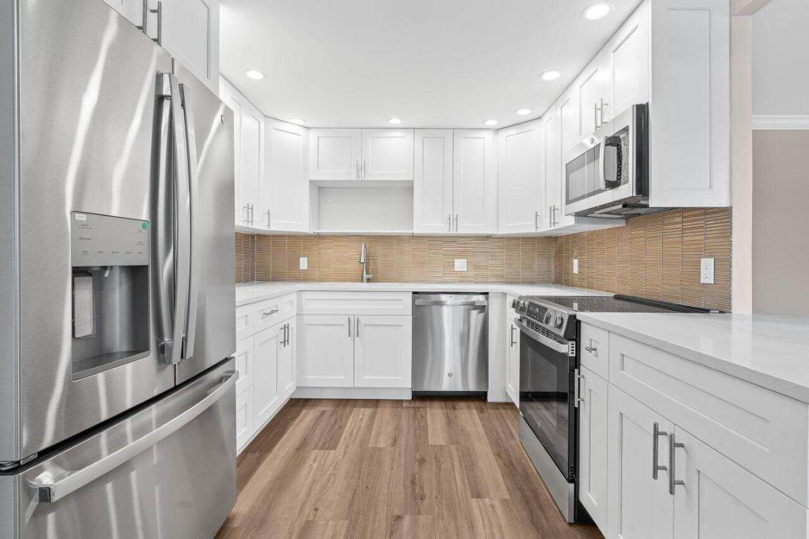 3024 Oakridge D - Photo 1