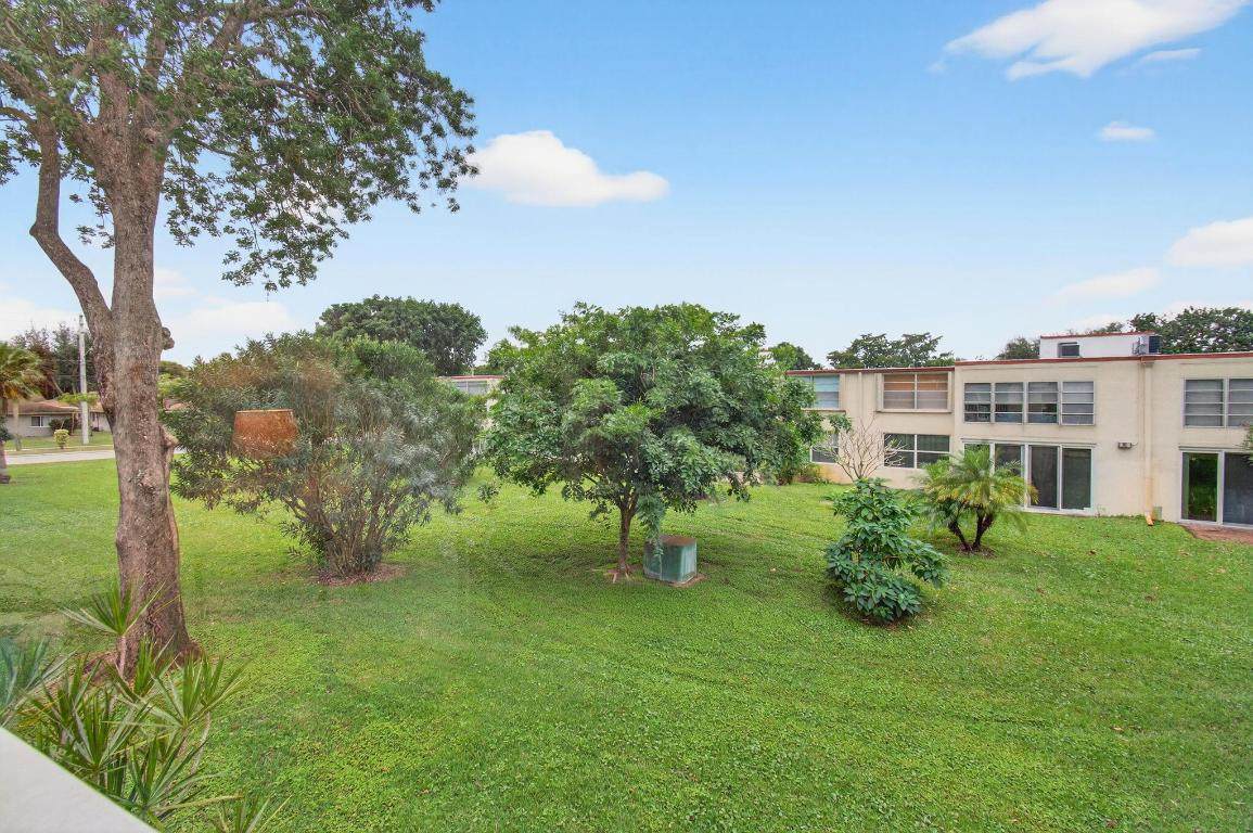 10 Willowbrook - Photo 1