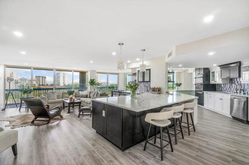 1900 Consulate - Photo 1