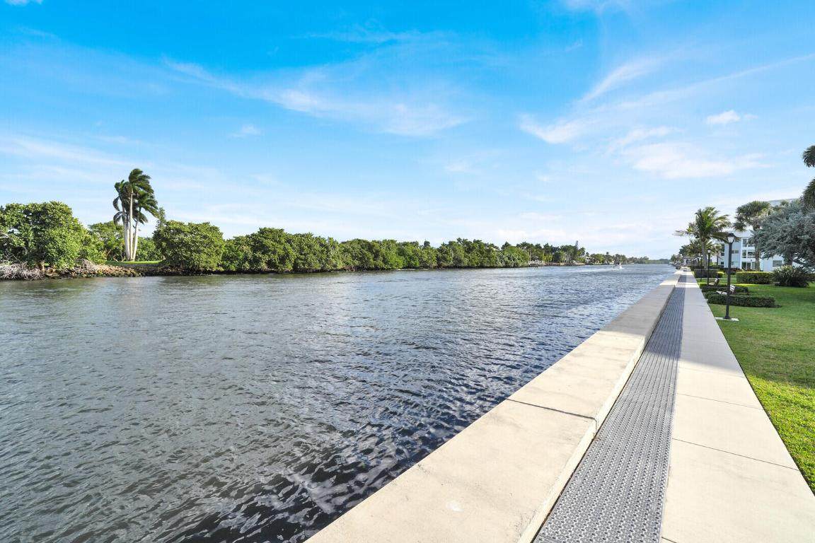 32 Colonial Club - Photo 1