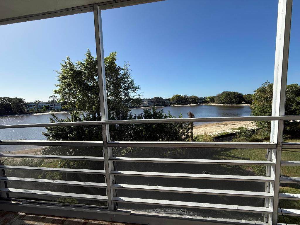 313 Greenbrier B - Photo 1