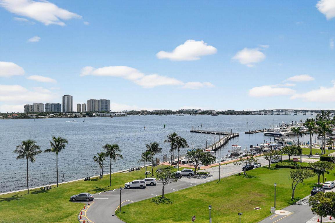 301 Lake Shore - Photo 1