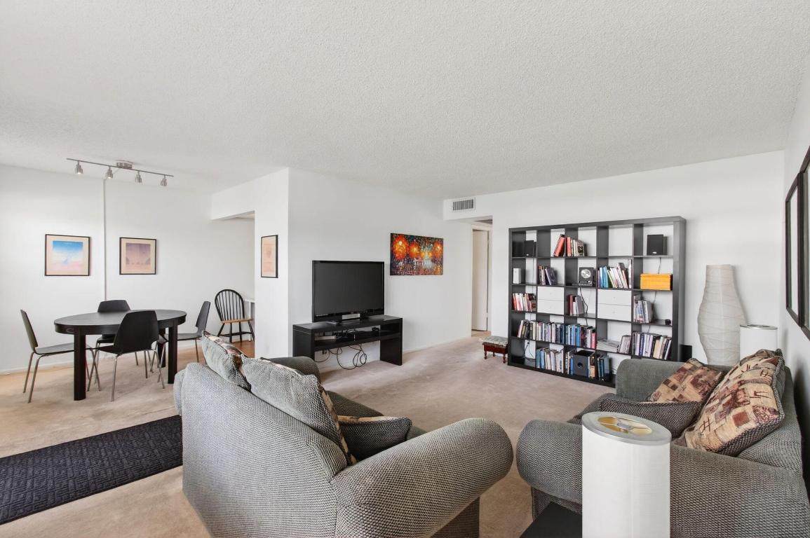 321 Fanshaw H - Photo 1