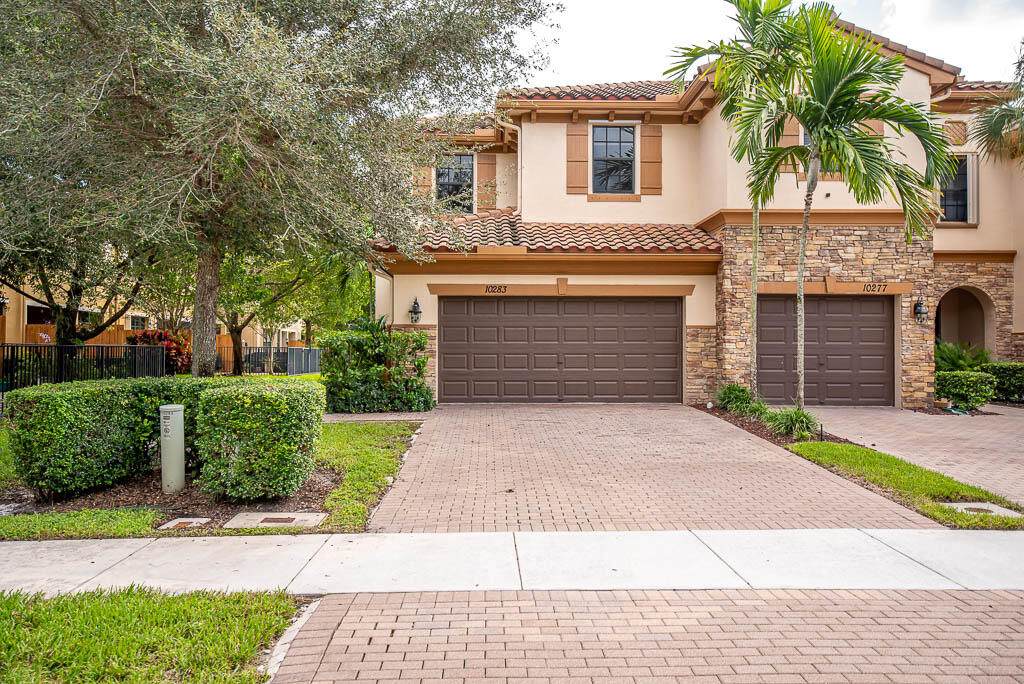 10283 Wellington Parc Drive - Photo 1